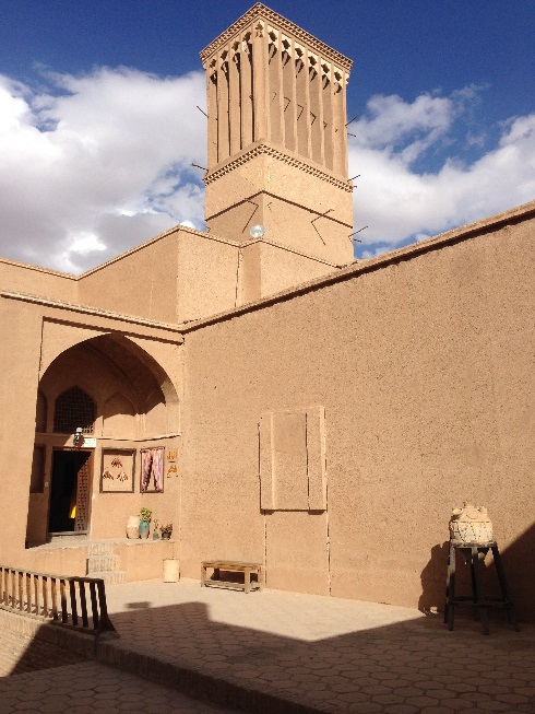 بادگیر گوشه حیاط زندان اسکندر در یزد